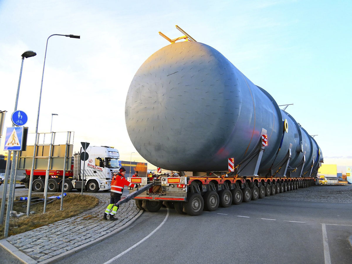 Cómo funcionan los transportes especiales por carretera en España
