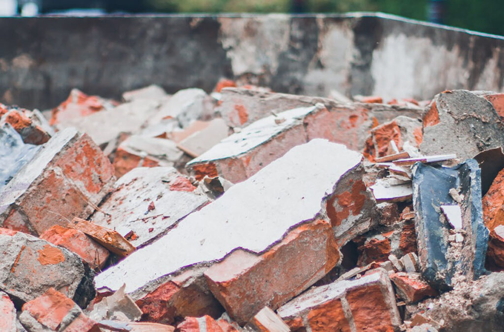 Qué ventajas ofrece el alquiler de contenedores para escombros