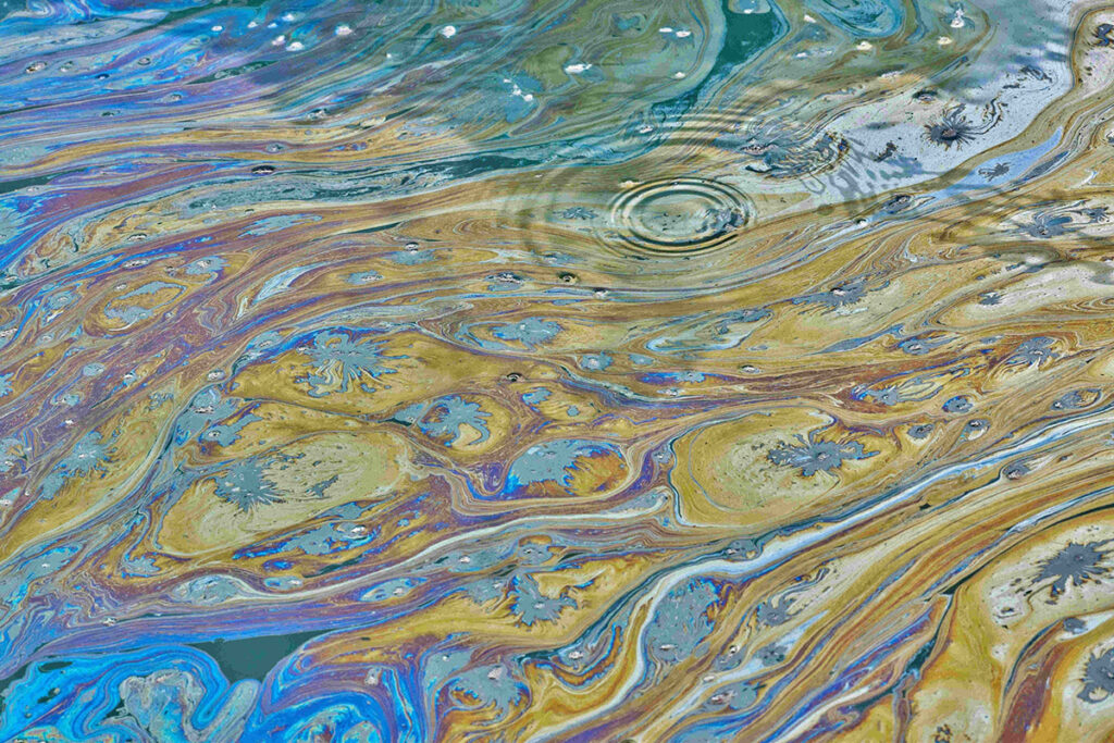 Qué son los hidrocarburos en el agua y por qué es un problema