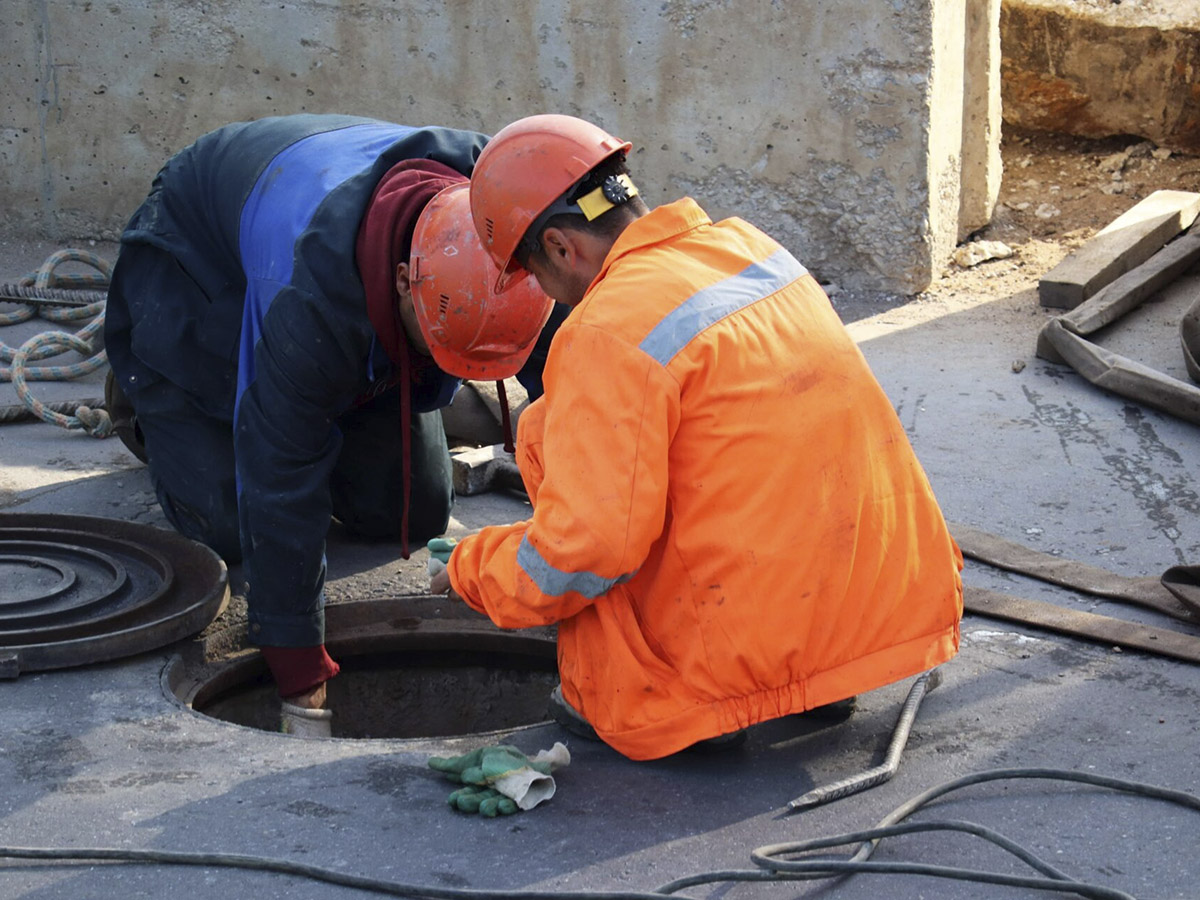 Mantenimiento preventivo de sistemas de alcantarillado industrial inspección, limpieza y beneficios