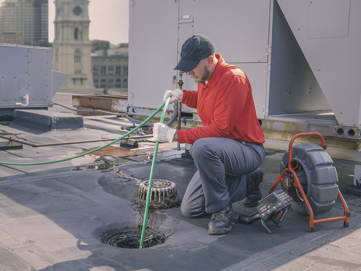 Mantenimiento preventivo de sistemas de drenaje evita inundaciones y reparaciones de emergencia