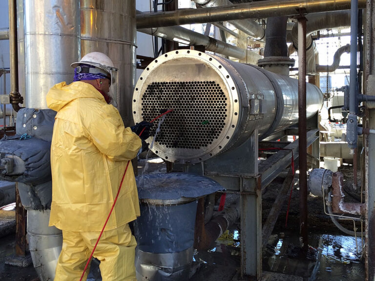 Qué se hace con el agua residual generada por la hidrolimpieza industrial
