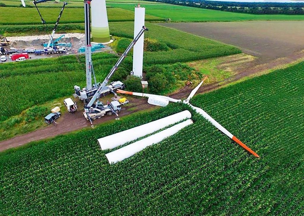 Cómo se desmonta un aerogenerador al final de su vida útil